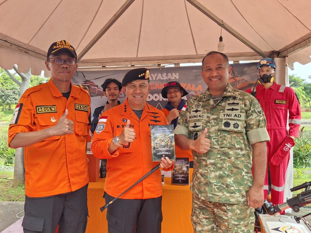 Kabasarnas Nilai Buku Potensi SAR Perkuat Budaya Siaga Bencana Kabasarnas Nilai Buku Potensi SAR Perkuat Budaya Siaga Bencana