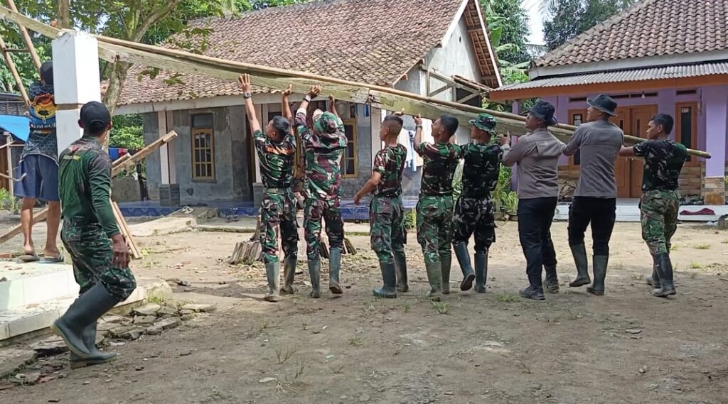 TMMD Kodim 0602/Serang Mulai Rehab Mushola, Sinergi TNI-Polri dan Warga Menguat TMMD Kodim 0602/Serang Mulai Rehab Mushola, Sinergi TNI-Polri dan Warga Menguat