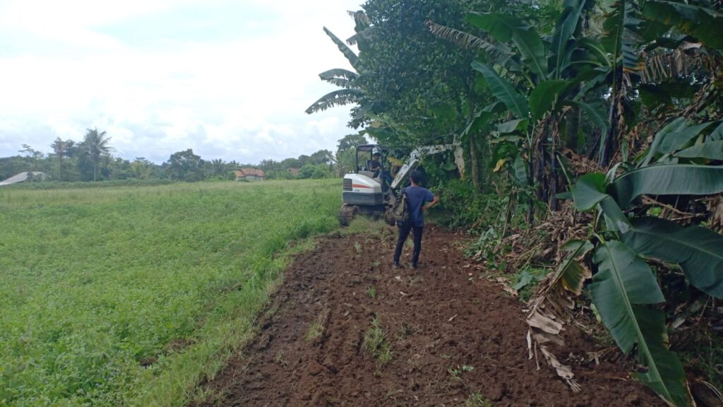 Warga Cadas Ngampar Sambut Pembukaan Jalan Baru Program TMMD 127 Warga Cadas Ngampar Sambut Pembukaan Jalan Baru Program TMMD 127