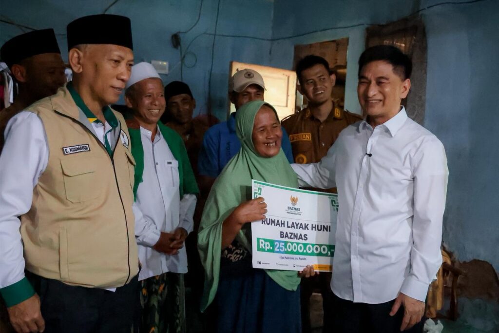 Safari Ramadan, Wagub Dimyati Bantu Renovasi Dua Rumah Milik Lansia di Cilegon