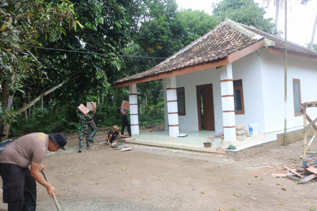 Warga Nyawana Sambut Rehabilitasi Musholah: “Kini Kami Punya Harapan Baru” Warga Nyawana Sambut Rehabilitasi Musholah: “Kini Kami Punya Harapan Baru”