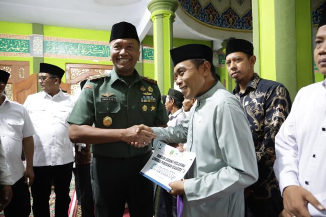 Safari Ramadhan Gubernur Banten bersama Danrem Tegaskan Sinergi, Salurkan Sembako hingga Kursi Roda