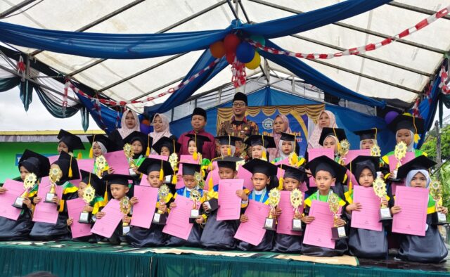 Kades Sindangheula Hadiri Wisuda dan Ihtifalan TKQ–MTGA Miftahul Anwar Benoa Lor