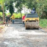 Akses Warga Cadas Ngampar Makin Mulus, Satgas TMMD Mulai Pengaspalan