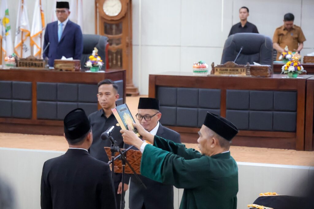 Hadiri Paripurna PAW, Andra Soni Tekankan Peran Strategis DPRD dan Pemda