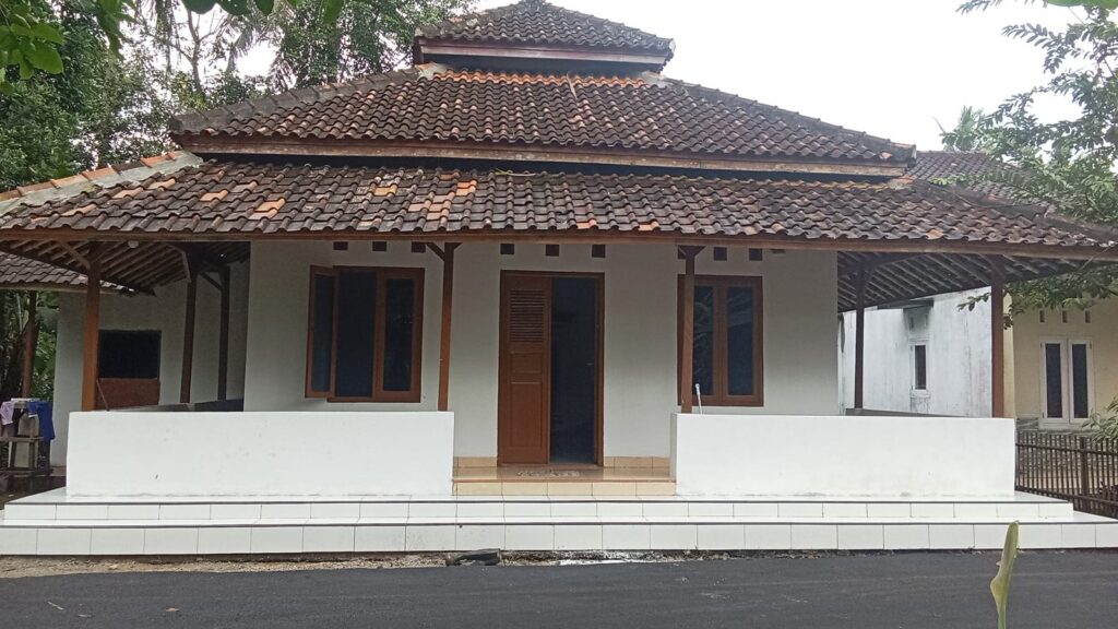 Satgas TMMD 127 Kodim Serang Rampungkan Rehab Mushola dan Sanitasi di Sukamenak