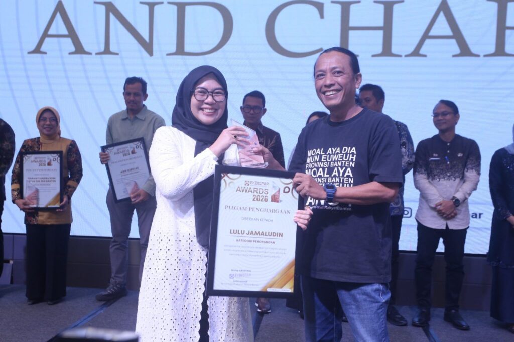 16 Tahun FBn, Lulu Jamaludin Raih Penghargaan Jurnalis Peduli Sosial