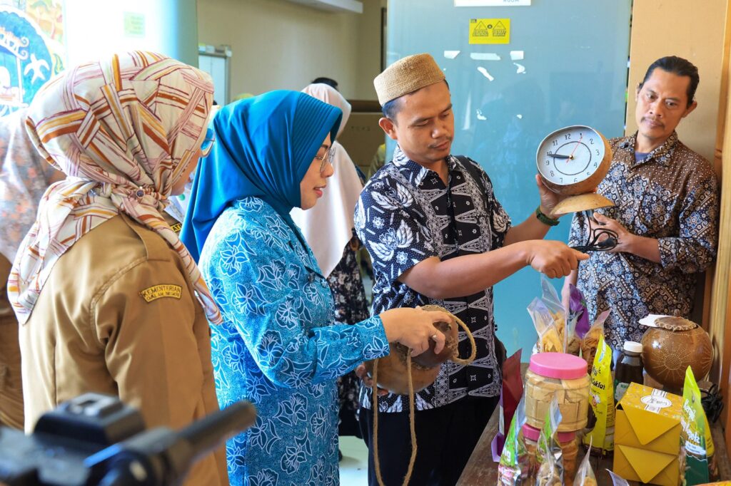 Tinawati Andra Soni Dorong Ibu Rumah Tangga Kembangkan Usaha Ekonomi Kreatif