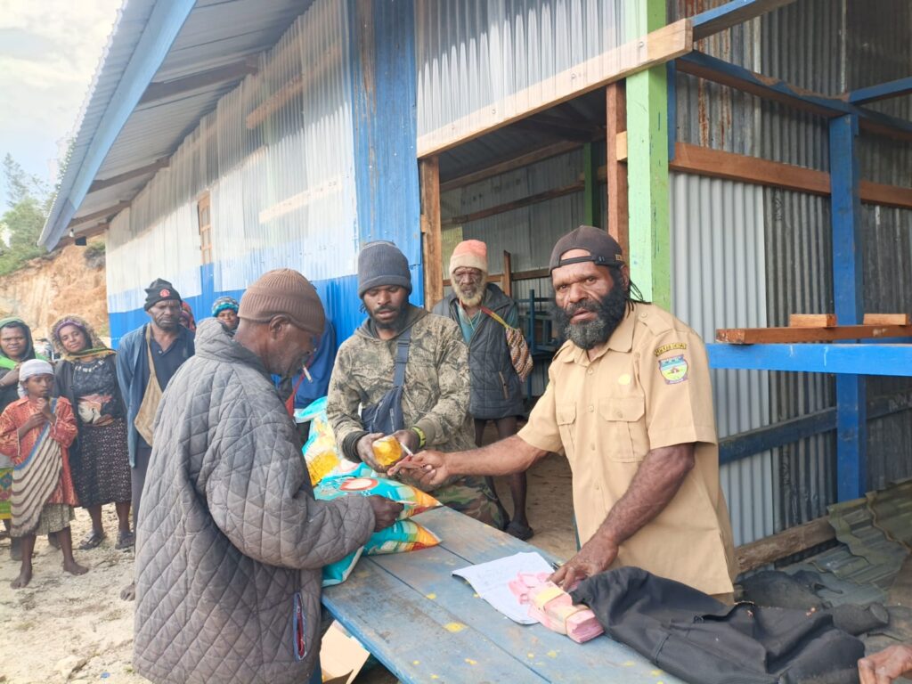 Bansos Tepat Sasaran, Warga Apresiasi Kepemimpinan Kepala Desa Baru