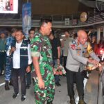 Danrem 064/MY Bersama Gubernur dan Kapolda Banten Tinjau Arus Mudik di Pelabuhan Merak