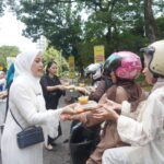 Berbagi di Hari Lebaran, Persit Korem 064/MY Salurkan Ratusan Paket Makanan
