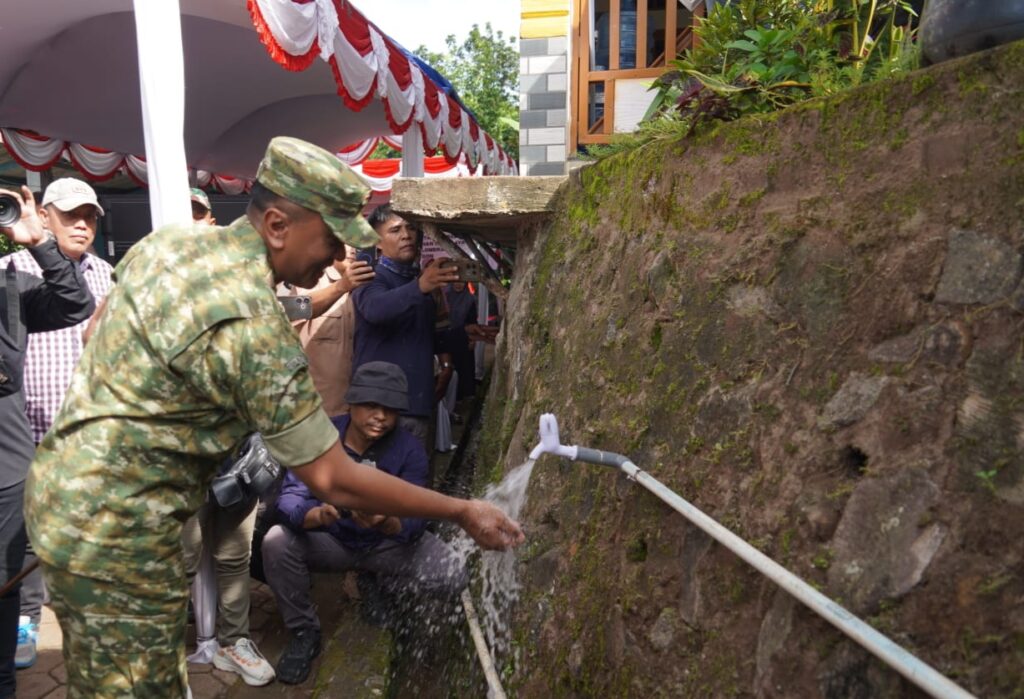Akhiri Puluhan Tahun Krisis Air, Danrem 064/MY Resmikan Sumur Bor di Cisuru Akhiri Puluhan Tahun Krisis Air, Danrem 064/MY Resmikan Sumur Bor di Cisuru