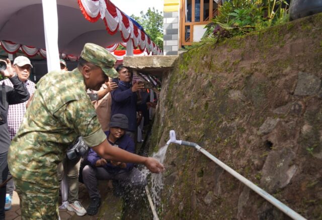 Akhiri Puluhan Tahun Krisis Air, Danrem 064/MY Resmikan Sumur Bor di Cisuru