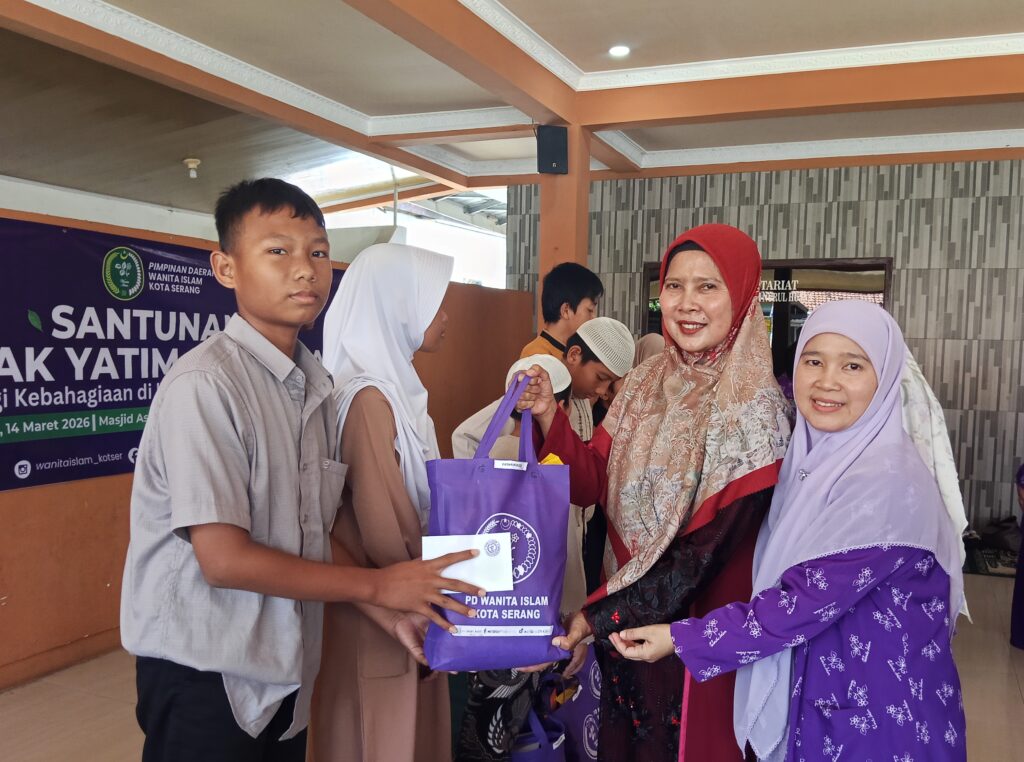 Wanita Islam Kota Serang Santuni Yatim dan Dhuafa di Masjid Assalam Wanita Islam Kota Serang Santuni Yatim dan Dhuafa di Masjid Assalam