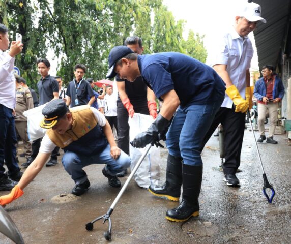 Sekda Banten Dampingi Menteri LH Bersih-bersih di Kota Serang