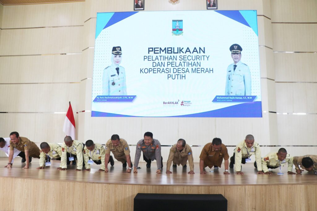 Wabup Serang Buka Pelatihan Security, Ajak Peserta Uji Fisik dengan Push Up