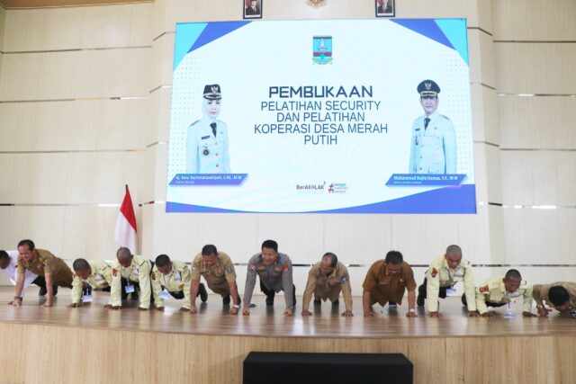 Wabup Serang Buka Pelatihan Security, Ajak Peserta Uji Fisik dengan Push Up