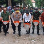 Karya Bakti Satkowil 2026, Kodim Serang Cor Jalan Lingkungan di Taktakan