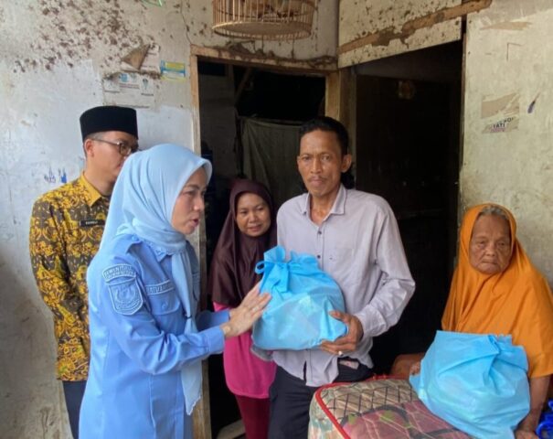 Bupati Serang Tinjau Rumah Roboh di Pabuaran