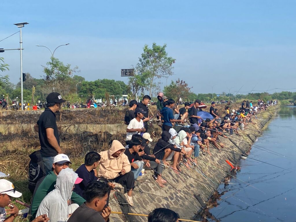 Polres Serang Gelar “Jumat Ceria”, Ratusan Warga Ikuti Lomba Mancing