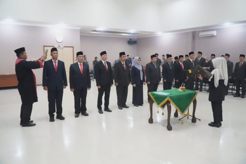 Bupati Pandeglang Lantik 9 Pejabat Eselon IIb, Tekankan Respons Cepat untuk Pelayanan Publik