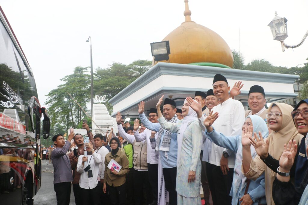 Bupati Serang Lepas 388 Calon Haji Kloter 14 ke Tanah Suci