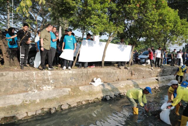 Andra Soni Ajak Warga Peduli Sampah Lewat Gerakan Banten ASRI