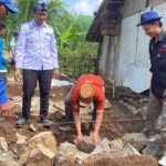 Pemdes Sindangheula Bangun Rumah Warga Korban Roboh