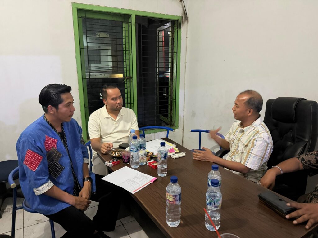 Warga Datangi Kantor Leasing, Protes Pinjaman Fiktif atas Namanya