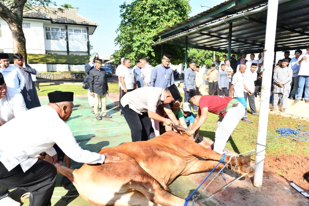 Danpusterad Gelar Salat Idul Adha Bersama Prajurit dan Warga‎