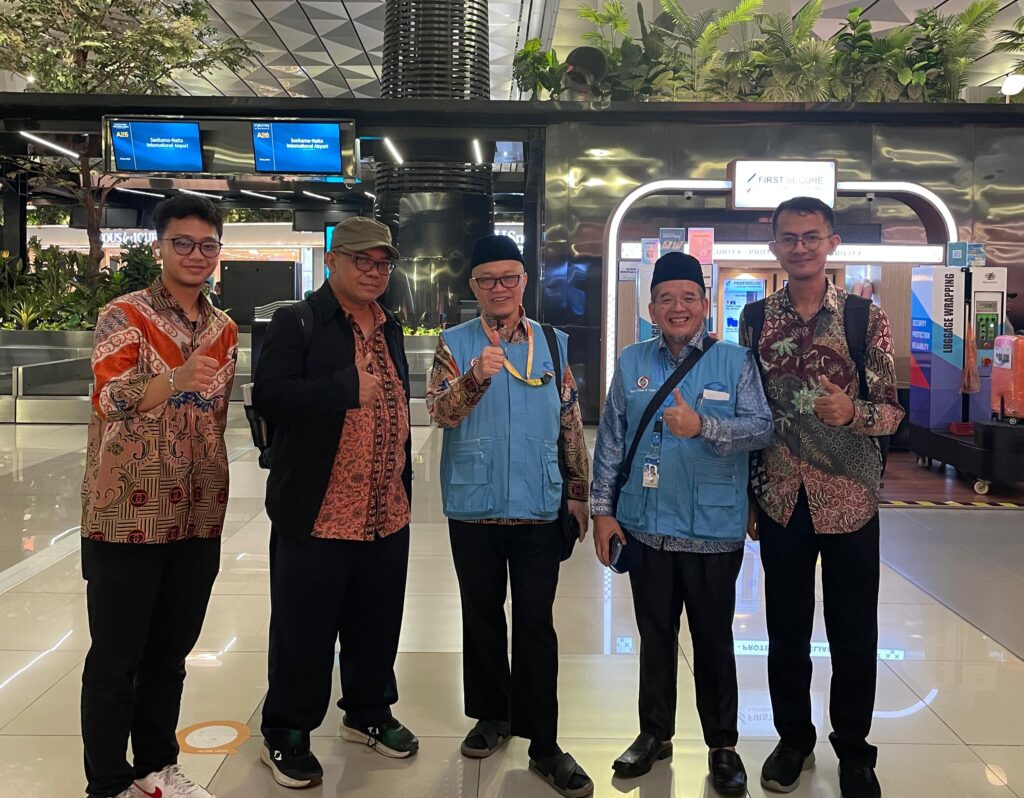 Gaido Travel Laporkan Keberangkatan Jamaah Haji Khusus di Soekarno-Hatta Gaido Travel Laporkan Keberangkatan Jamaah Haji Khusus di Soekarno-Hatta