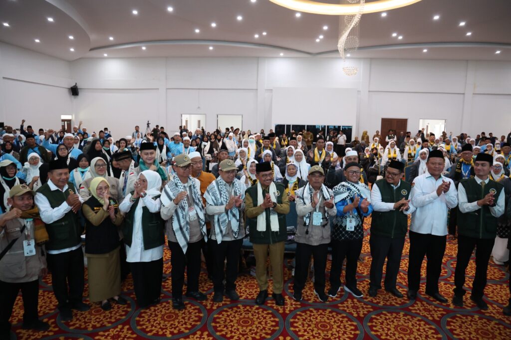 Kloter Pertama Jemaah Haji Banten Tiba di Debarkasi Grand El Hajj Kloter Pertama Jemaah Haji Banten Tiba di Debarkasi Grand El Hajj