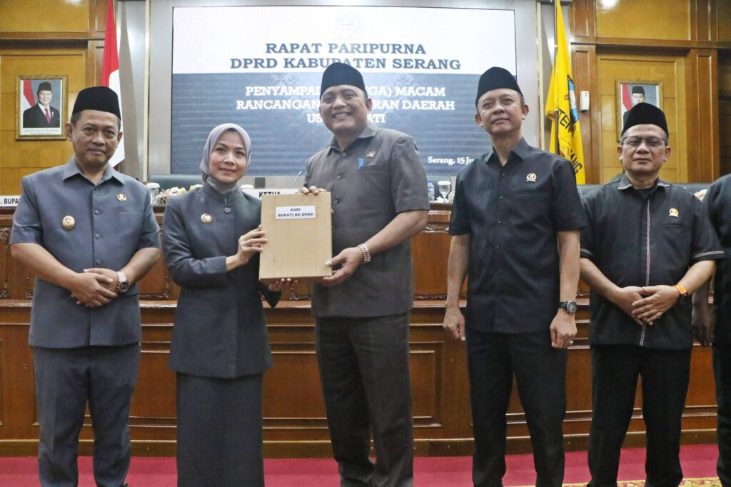 Bupati Serang Usulkan Tiga Raperda, BKPSDM Diusulkan Naik Tipe Bupati Serang Usulkan Tiga Raperda, BKPSDM Diusulkan Naik Tipe