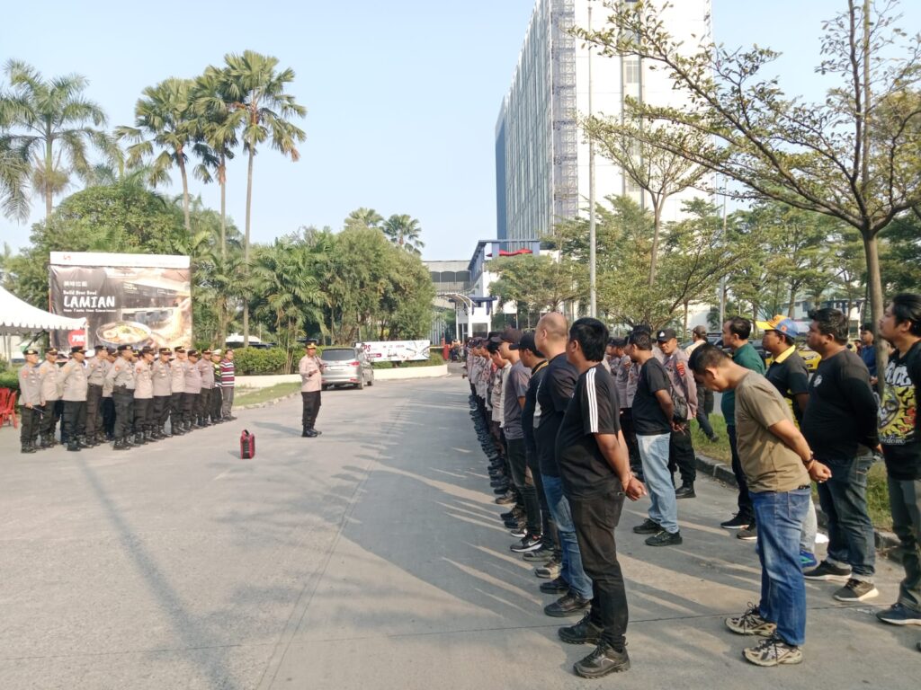 Polres Serang Kerahkan 200 Personel Amankan Aksi Buruh ke Kantor Gubernur Banten Polres Serang Kerahkan 200 Personel Amankan Aksi Buruh ke Kantor Gubernur Banten