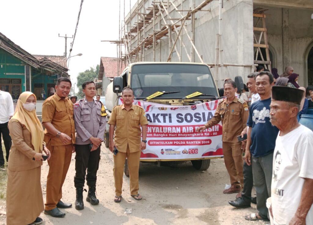 Polda Banten Salurkan Air Bersih untuk Warga Cibogo pada HUT Bhayangkara ke-80 Polda Banten Salurkan Air Bersih untuk Warga Cibogo pada HUT Bhayangkara ke-80