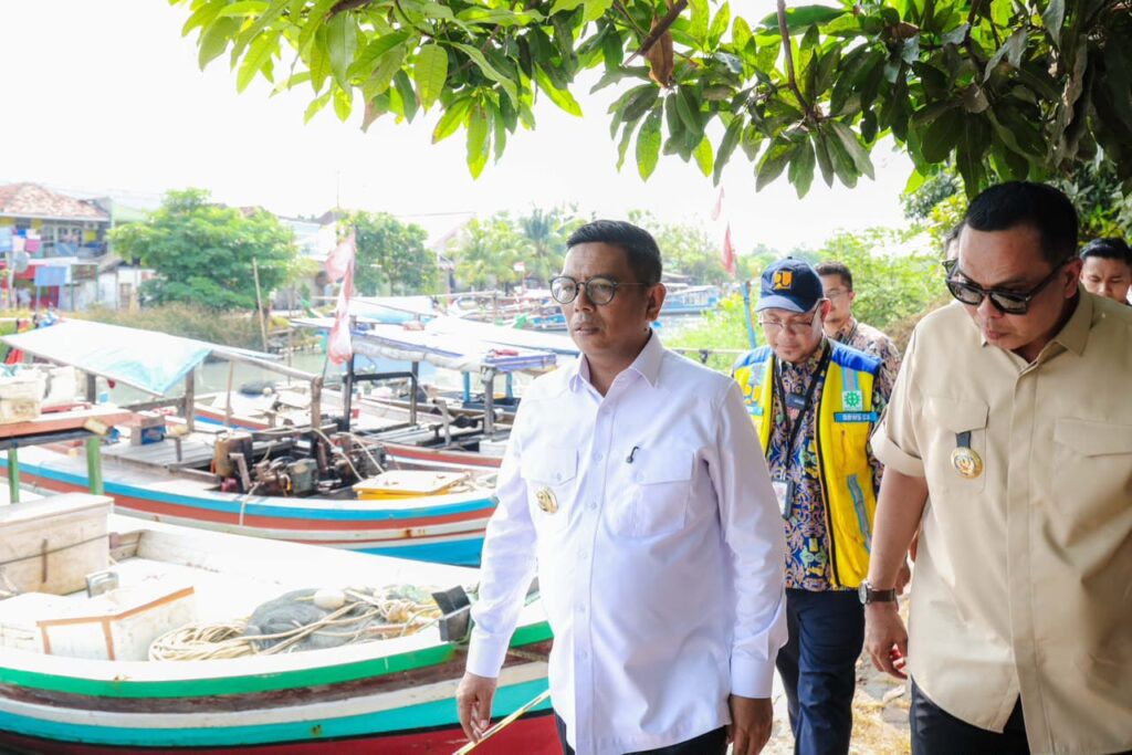 Respons Keluhan Warga, Gubernur Andra Soni Awasi Langsung Normalisasi Sungai Cibanten
