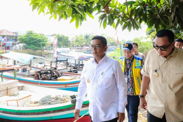 Respons Keluhan Warga, Gubernur Andra Soni Awasi Langsung Normalisasi Sungai Cibanten