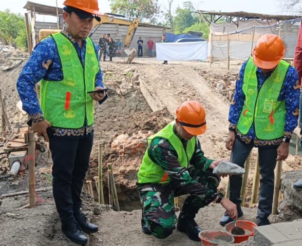 Dandim Serang Letakkan Batu Pertama Pembangunan Jembatan Bantuan Presiden