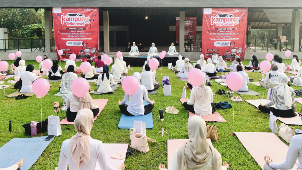 International Yoga Day di Aston Serang Diikuti 90 Peserta International Yoga Day di Aston Serang Diikuti 90 Peserta