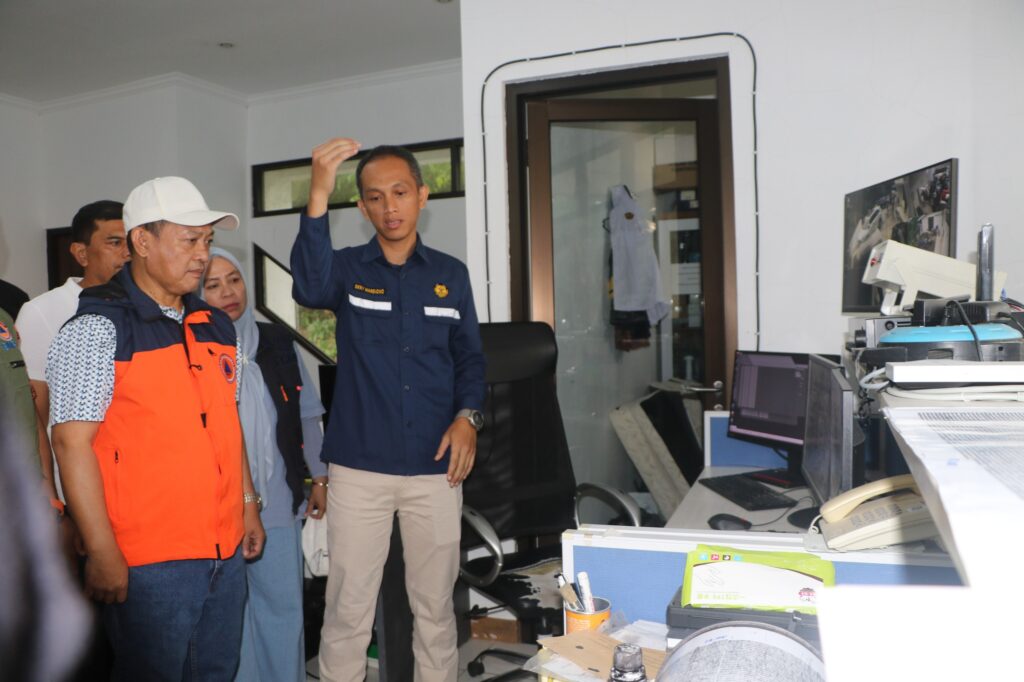 Status Anak Krakatau Siaga, Pemkab Serang Pastikan Wisata Anyer-Cinangka Tetap Aman Status Anak Krakatau Siaga, Pemkab Serang Pastikan Wisata Anyer-Cinangka Tetap Aman