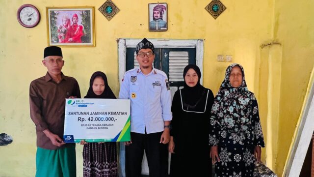 Ahli Waris Terima Santunan Rp42 Juta, Pemdes Sindangheula Dorong Kepesertaan BPJS Ketenagakerjaan‎