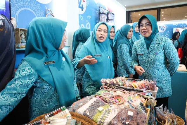 Tinawati Andra Soni Hadiri Puncak HKG PKK dan HUT Dekranas di Makassar