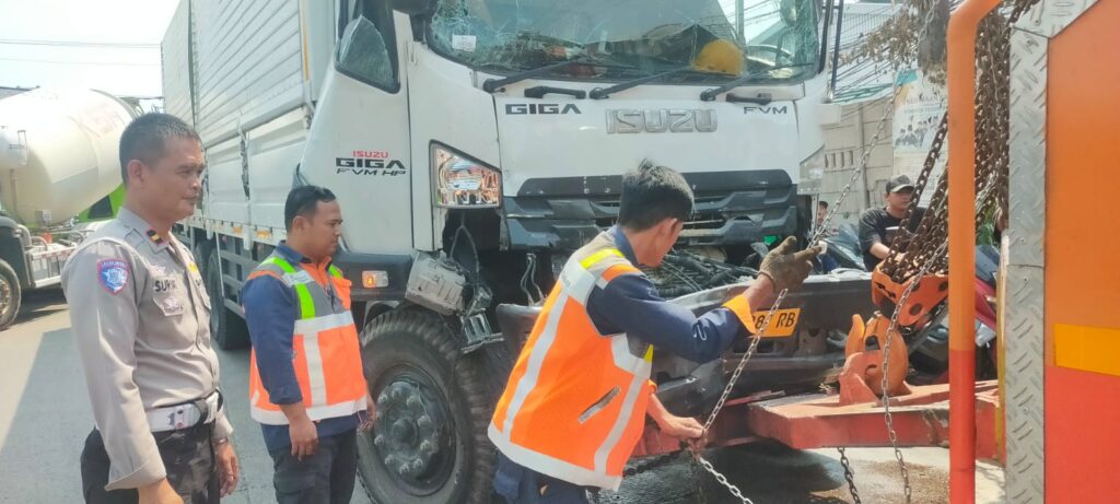 Polisi Selidiki Kecelakaan Beruntun Tiga Truk di Cikande