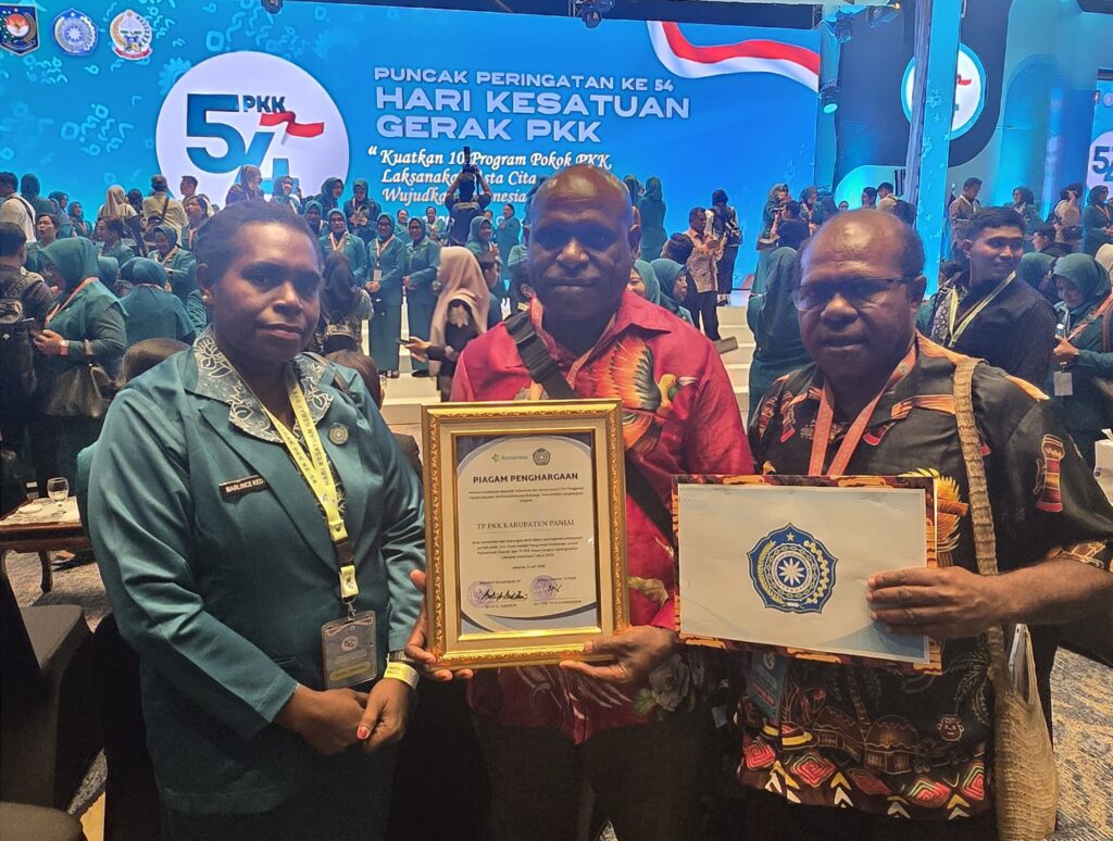 Paniai Raih Penghargaan Nasional atas Capaian Imunisasi Zero Dose Paniai Raih Penghargaan Nasional atas Capaian Imunisasi Zero Dose