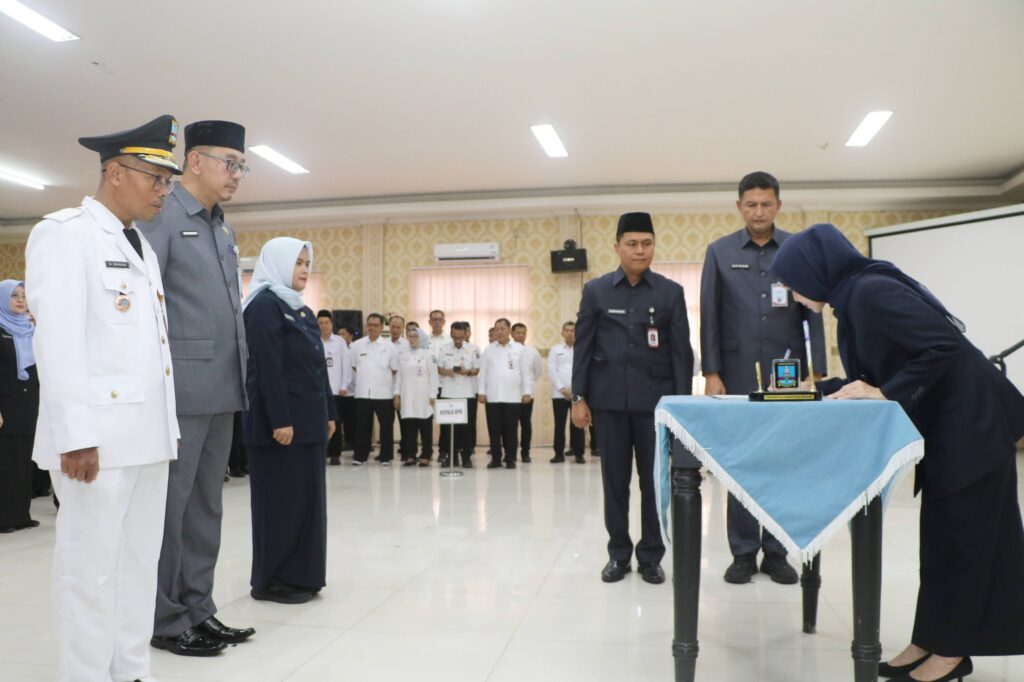 Bupati Serang: Tak Ada Jual Beli Jabatan dalam Mutasi Pejabat Bupati Serang: Tak Ada Jual Beli Jabatan dalam Mutasi Pejabat