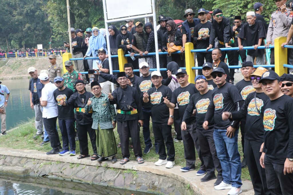 Festival Ciomas Ngabring Dimulai, 20 Ribu Benih Ikan Ditebar di Sungai Cibanten Festival Ciomas Ngabring Dimulai, 20 Ribu Benih Ikan Ditebar di Sungai Cibanten