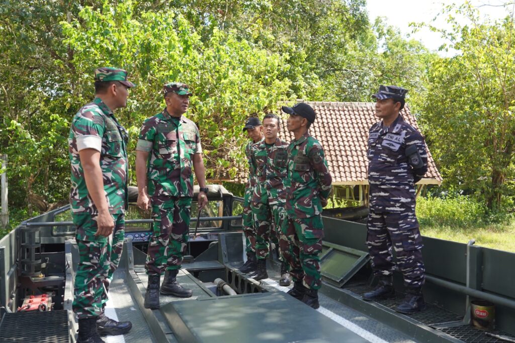 Danrem Tinjau Kesiapan Konservasi Badak Jawa di Ujung Kulon Danrem Tinjau Kesiapan Konservasi Badak Jawa di Ujung Kulon