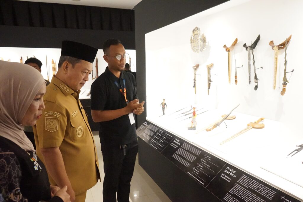 Golok Ciomas Tampil di Pameran Pusaka Nusantara, Pemkab Serang Ajak Warga Lestarikan Budaya Golok Ciomas Tampil di Pameran Pusaka Nusantara, Pemkab Serang Ajak Warga Lestarikan Budaya