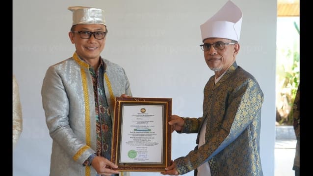 Kepala BKN Terima Gelar Kehormatan Adat dari Kesultanan Ternate