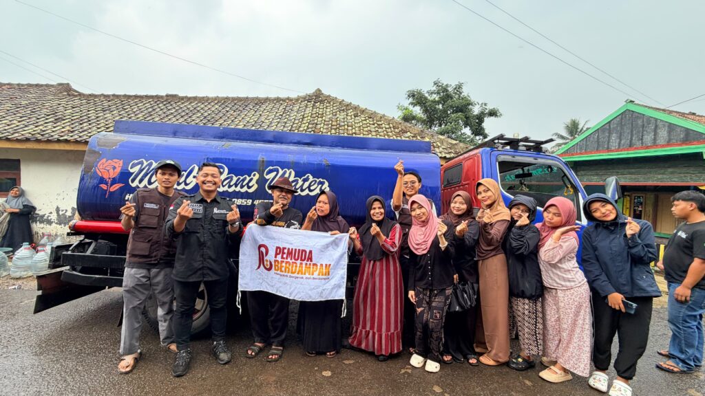 Pemuda Berdampak Salurkan Air Bersih untuk Warga Terdampak Kekeringan di Pandeglang Pemuda Berdampak Salurkan Air Bersih untuk Warga Terdampak Kekeringan di Pandeglang